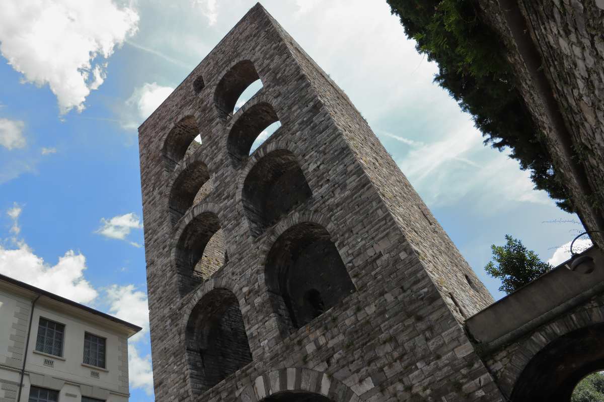 Torre medievale a Como